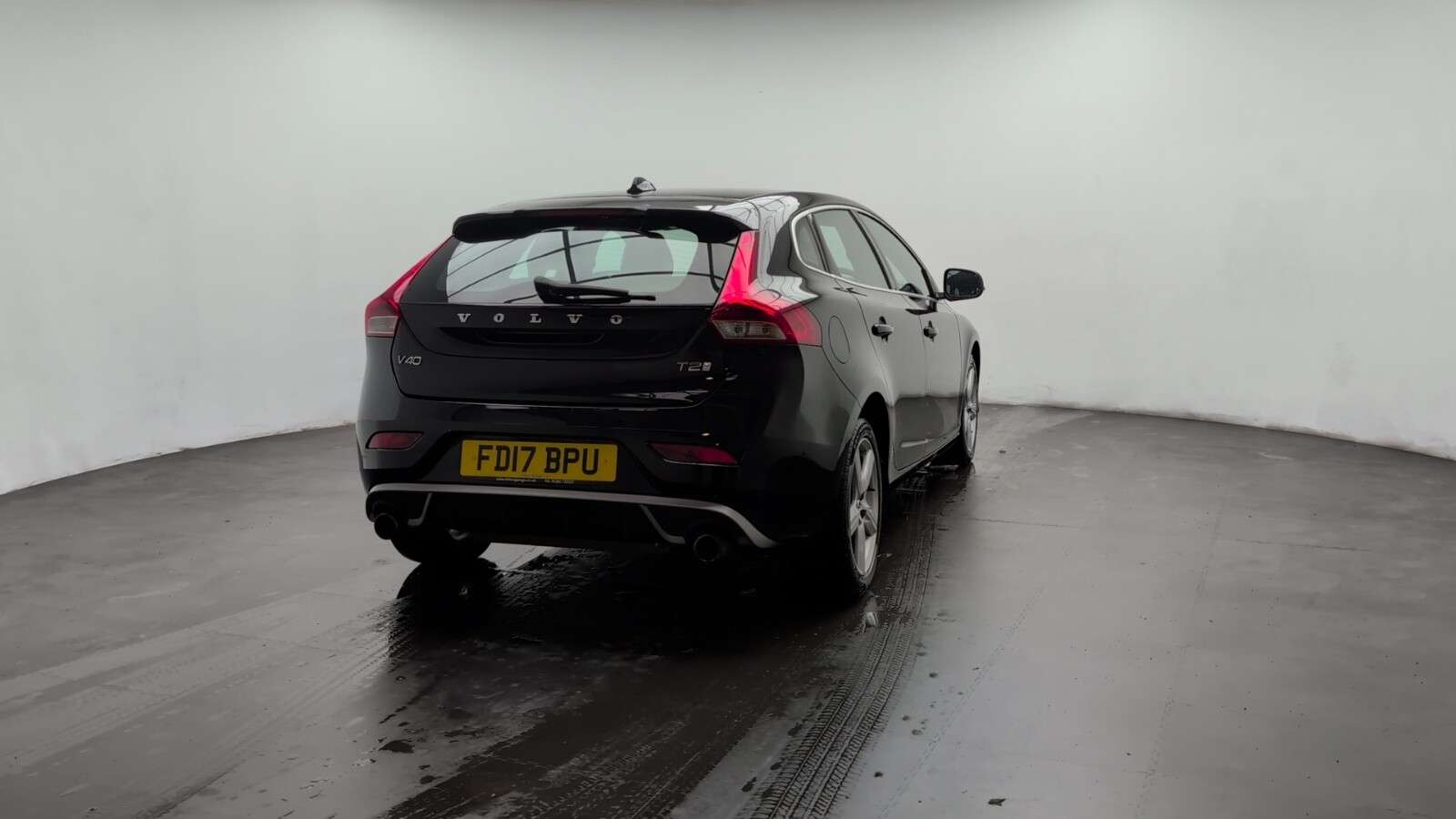 2017 VOLVO V40 2017 VOLVO V40
