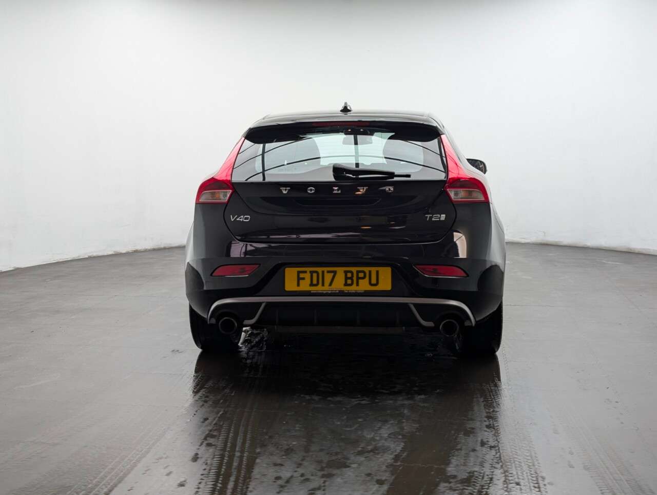 2017 VOLVO V40 2017 VOLVO V40