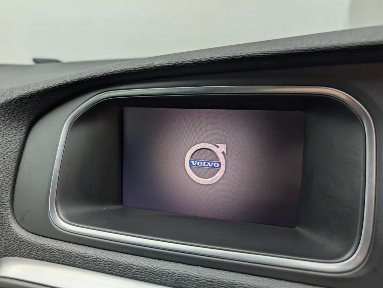 2017 VOLVO V40 2017 VOLVO V40