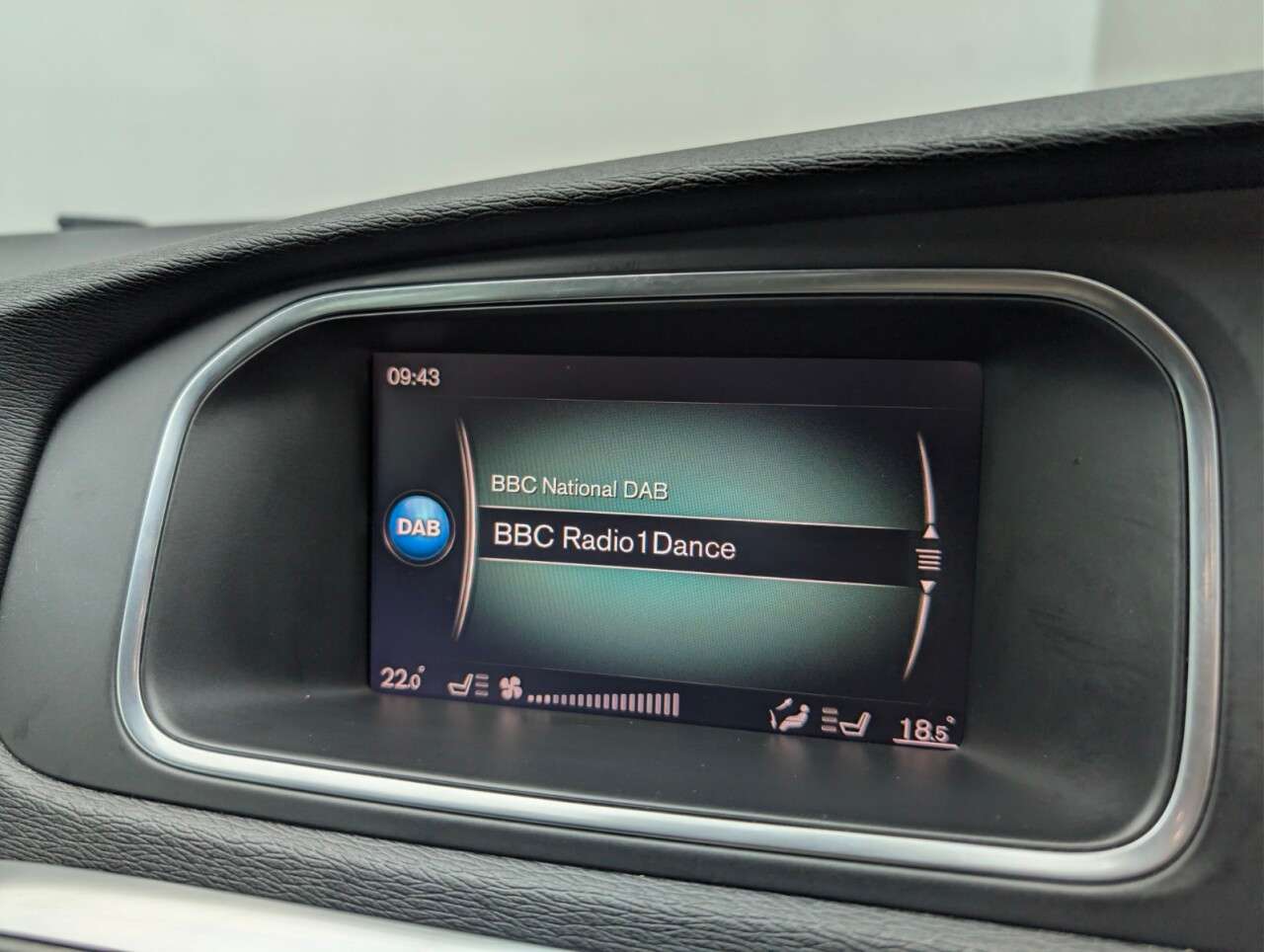 2017 VOLVO V40 2017 VOLVO V40