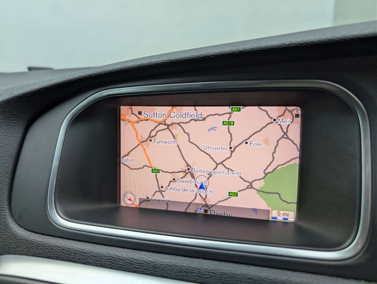 2017 VOLVO V40 2017 VOLVO V40