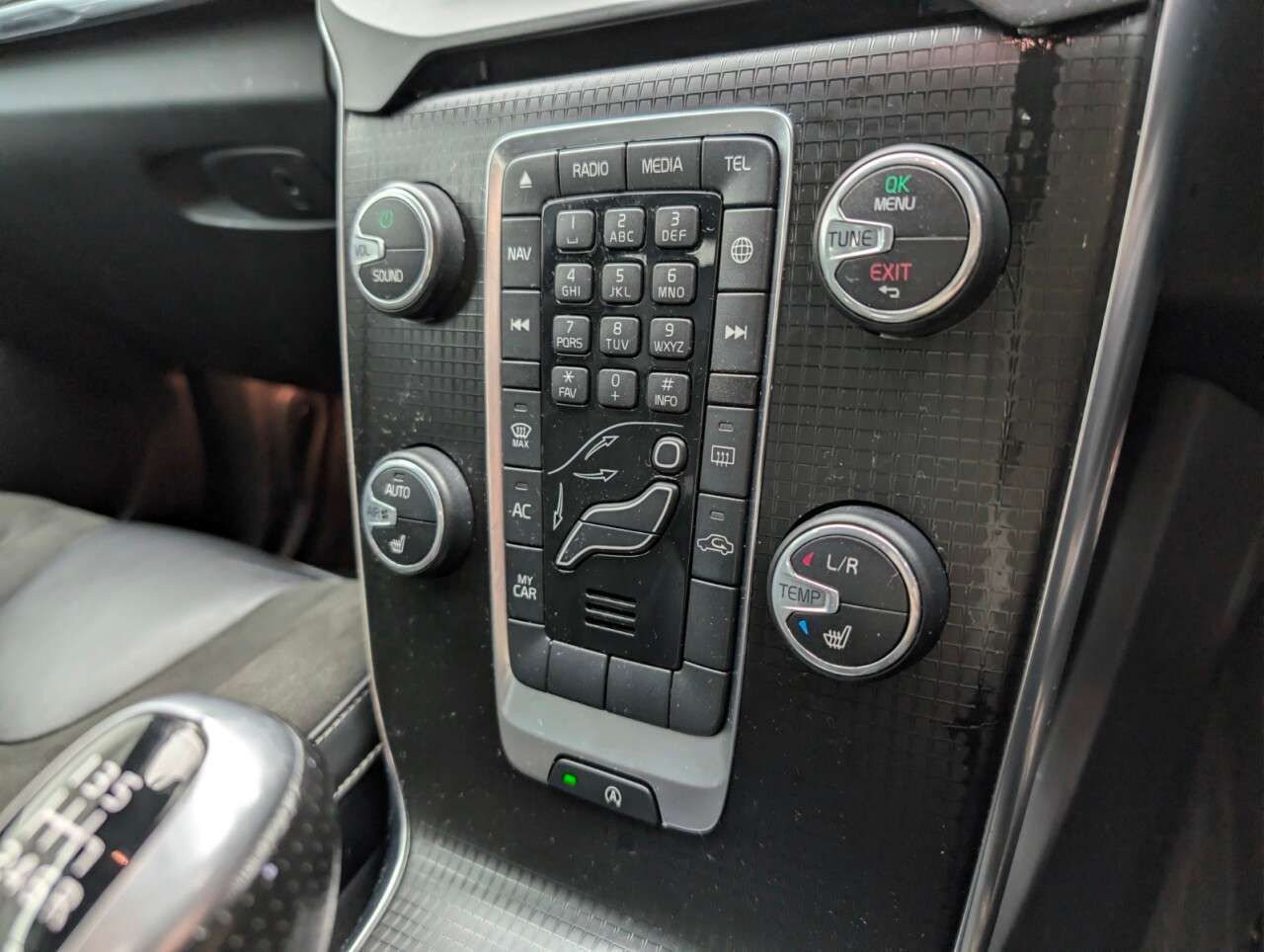 2017 VOLVO V40 2017 VOLVO V40