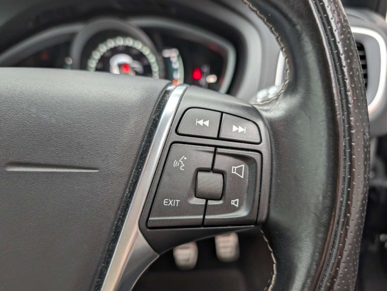 2017 VOLVO V40 2017 VOLVO V40