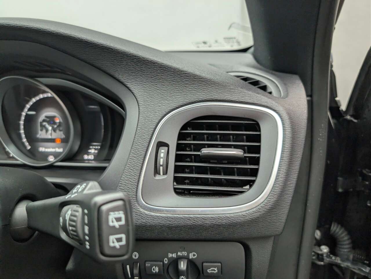 2017 VOLVO V40 2017 VOLVO V40