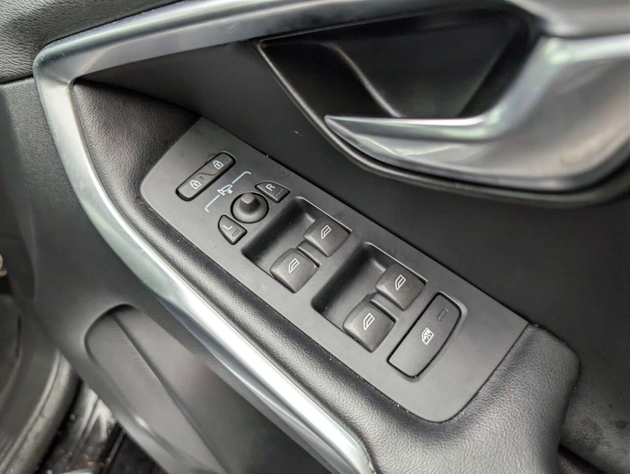 2017 VOLVO V40 2017 VOLVO V40