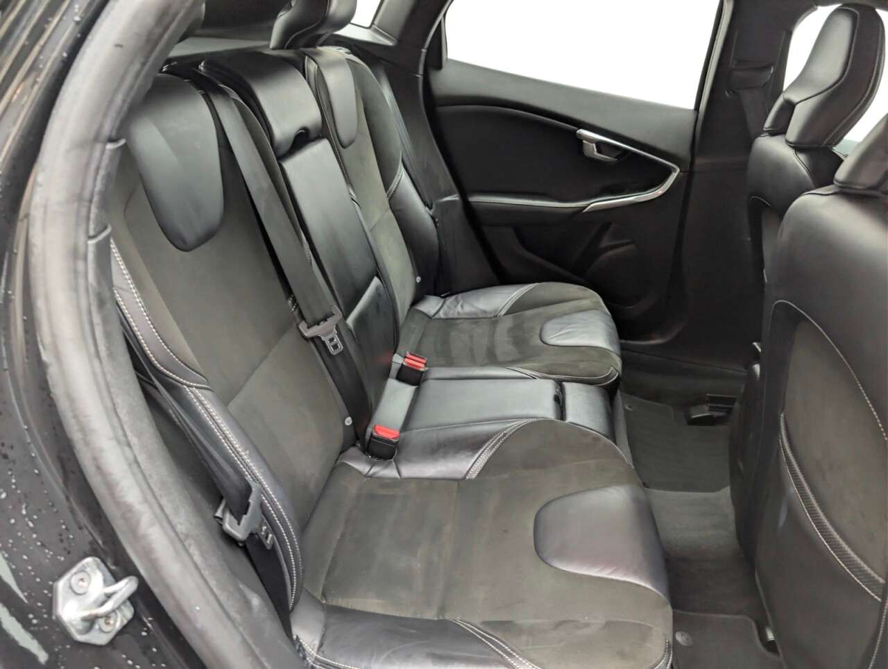 2017 VOLVO V40 2017 VOLVO V40