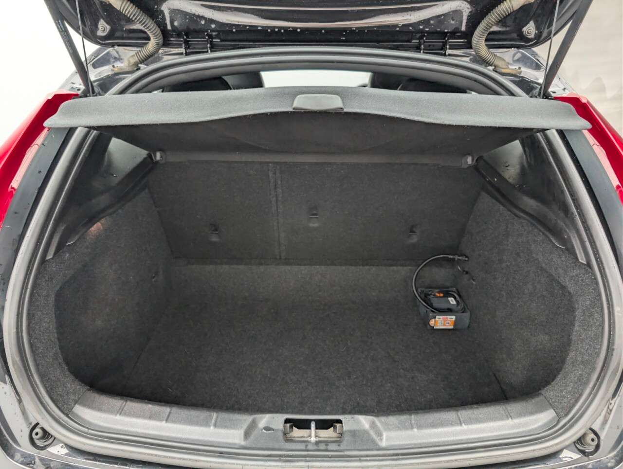 2017 VOLVO V40 2017 VOLVO V40