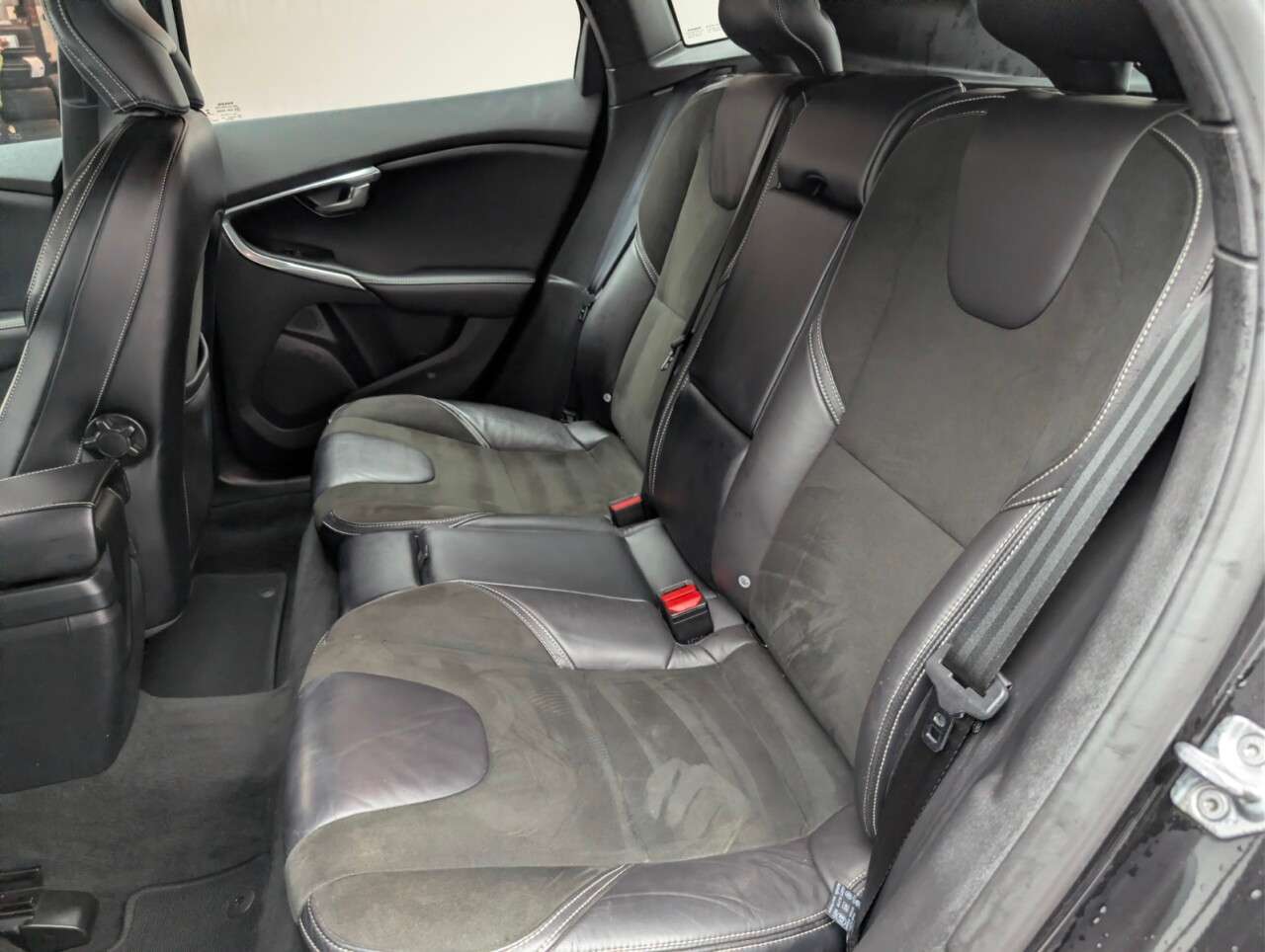 2017 VOLVO V40 2017 VOLVO V40