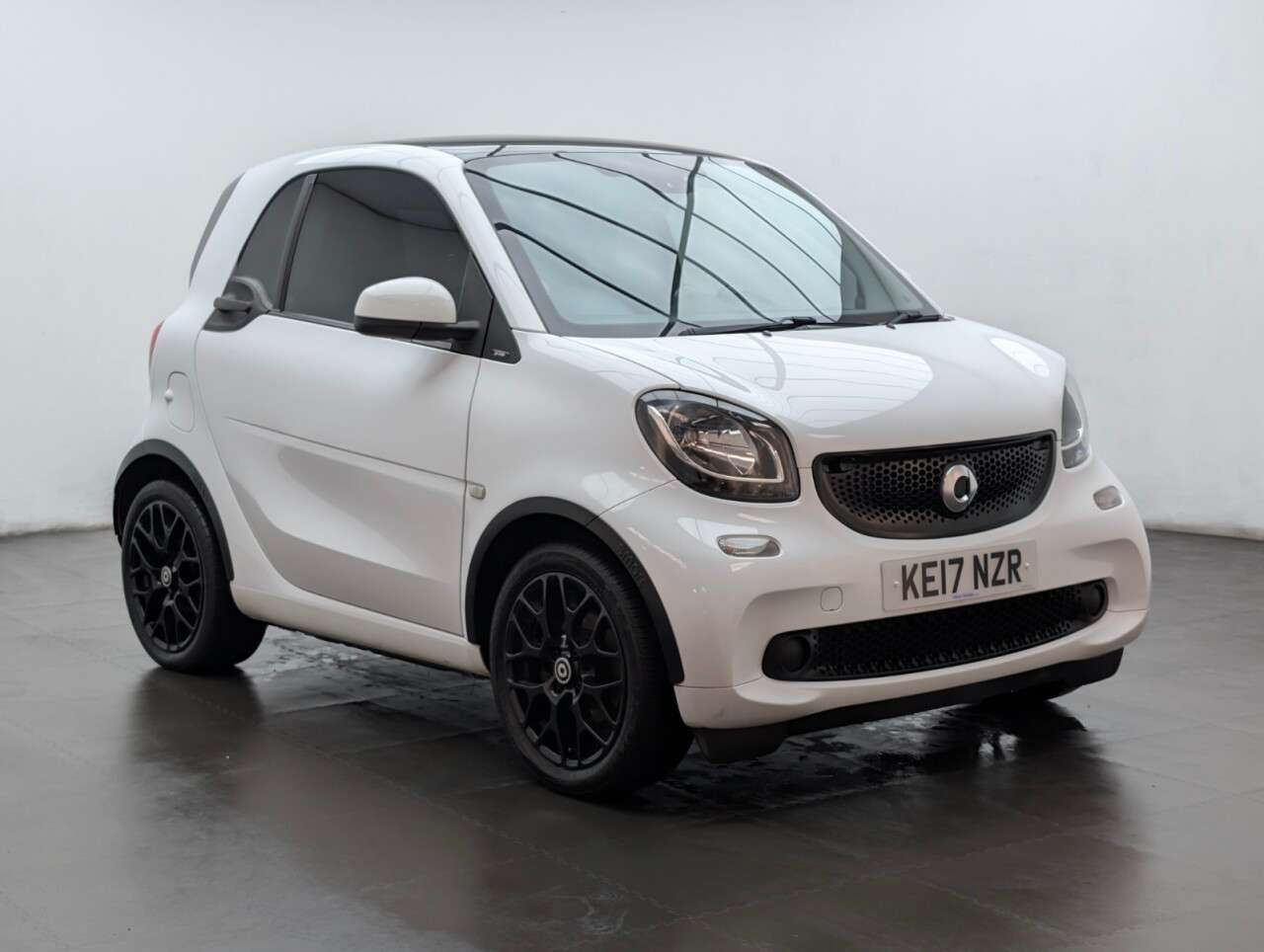 A 2017 SMART FORTWO 1.0 Prime Sport (Premium) Coupe 2dr Petrol Twinamic Euro 6 (s/s) (71 ps) HE A 2017 SMART FORTWO 1.0 Prime Sport (Premium) Coupe 2dr Petrol Twinamic Euro 6 (s/s) (71 ps) HE