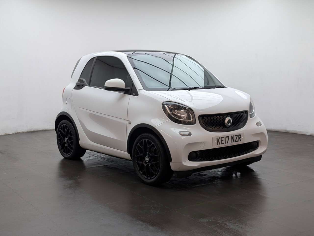 A 2017 SMART FORTWO 1.0 Prime Sport (Premium) Coupe 2dr Petrol Twinamic Euro 6 (s/s) (71 ps) HE A 2017 SMART FORTWO 1.0 Prime Sport (Premium) Coupe 2dr Petrol Twinamic Euro 6 (s/s) (71 ps) HE
