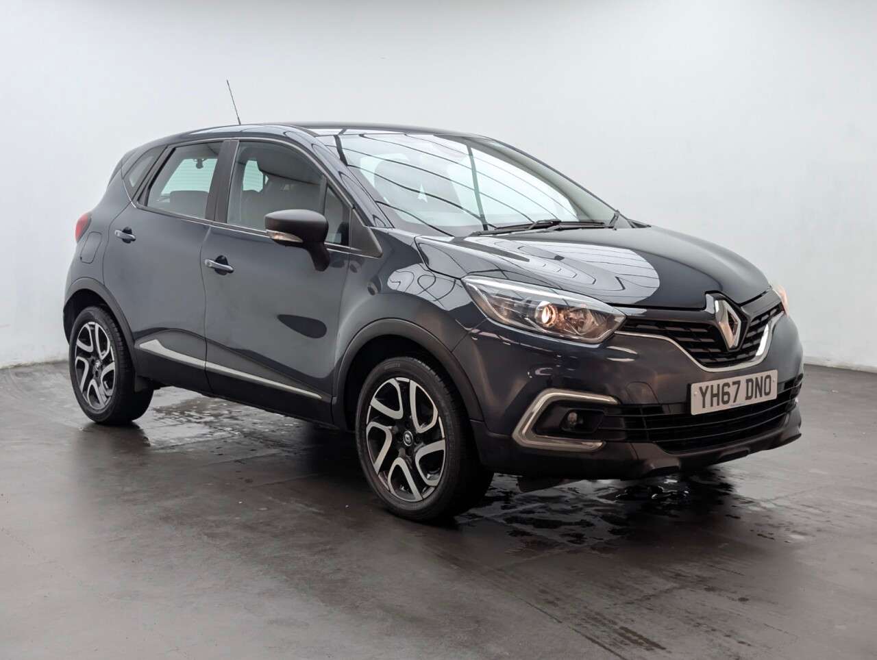 A 2017 RENAULT CAPTUR 0.9 TCe ENERGY Dynamique Nav SUV 5dr Petrol Manual Euro 6 (s/s) (90 ps) CRU A 2017 RENAULT CAPTUR 0.9 TCe ENERGY Dynamique Nav SUV 5dr Petrol Manual Euro 6 (s/s) (90 ps) CRU
