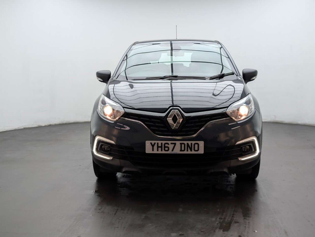 A 2017 RENAULT CAPTUR 0.9 TCe ENERGY Dynamique Nav SUV 5dr Petrol Manual Euro 6 (s/s) (90 ps) CRU A 2017 RENAULT CAPTUR 0.9 TCe ENERGY Dynamique Nav SUV 5dr Petrol Manual Euro 6 (s/s) (90 ps) CRU