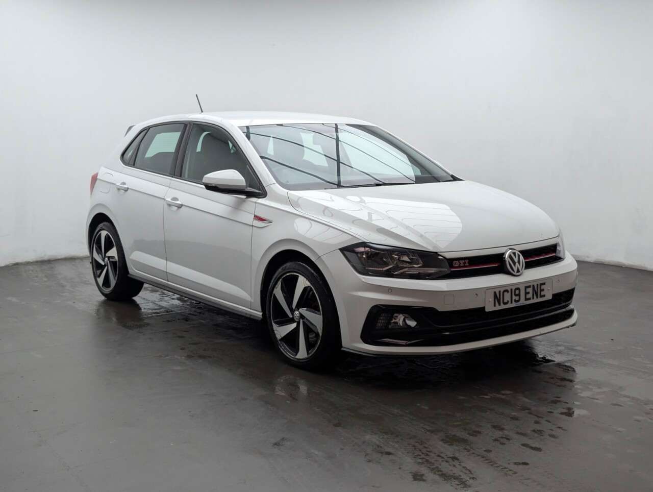 A 2019 VOLKSWAGEN POLO 2.0 TSI GPF GTI Hatchback 5dr Petrol DSG Euro 6 (s/s) (200 ps) APPLE CARPLA A 2019 VOLKSWAGEN POLO 2.0 TSI GPF GTI Hatchback 5dr Petrol DSG Euro 6 (s/s) (200 ps) APPLE CARPLA