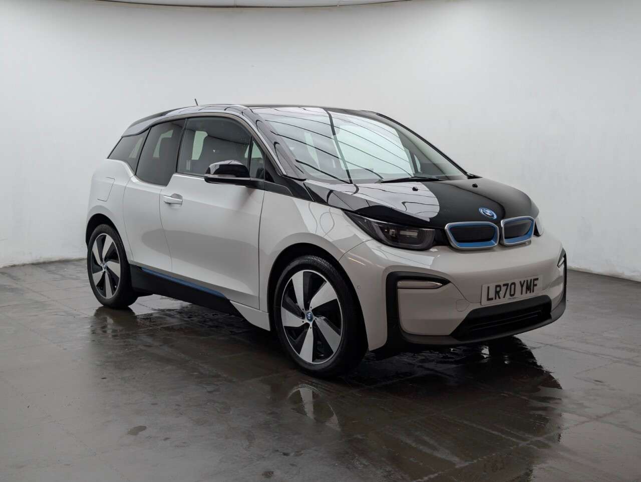 A 2020 BMW I3 42.2kWh Hatchback 5dr Electric Auto (170 ps) APPLE CARPLAY + PARK ASSIST A 2020 BMW I3 42.2kWh Hatchback 5dr Electric Auto (170 ps) APPLE CARPLAY + PARK ASSIST