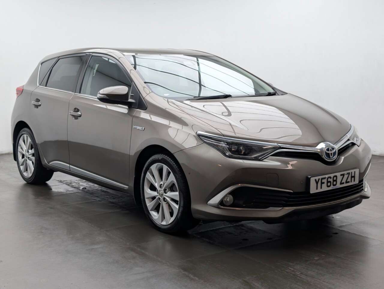 A 2018 TOYOTA AURIS 1.8 VVT-h Excel Hatchback 5dr Petrol Hybrid CVT Euro 6 (s/s) (136 ps) HEATE A 2018 TOYOTA AURIS 1.8 VVT-h Excel Hatchback 5dr Petrol Hybrid CVT Euro 6 (s/s) (136 ps) HEATE