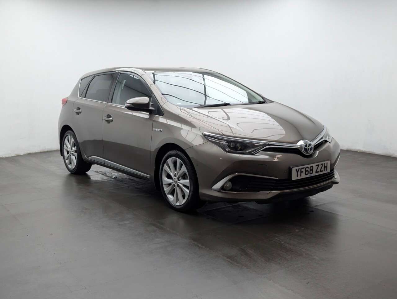 A 2018 TOYOTA AURIS 1.8 VVT-h Excel Hatchback 5dr Petrol Hybrid CVT Euro 6 (s/s) (136 ps) HEATE A 2018 TOYOTA AURIS 1.8 VVT-h Excel Hatchback 5dr Petrol Hybrid CVT Euro 6 (s/s) (136 ps) HEATE