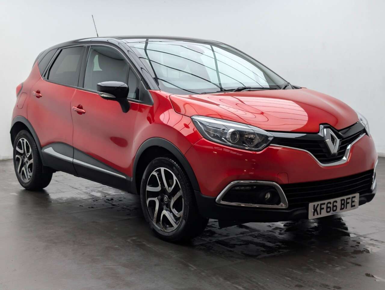 A 2017 RENAULT CAPTUR 1.5 dCi ENERGY Dynamique S Nav SUV 5dr Diesel Manual Euro 6 (s/s) (90 ps) B A 2017 RENAULT CAPTUR 1.5 dCi ENERGY Dynamique S Nav SUV 5dr Diesel Manual Euro 6 (s/s) (90 ps) B