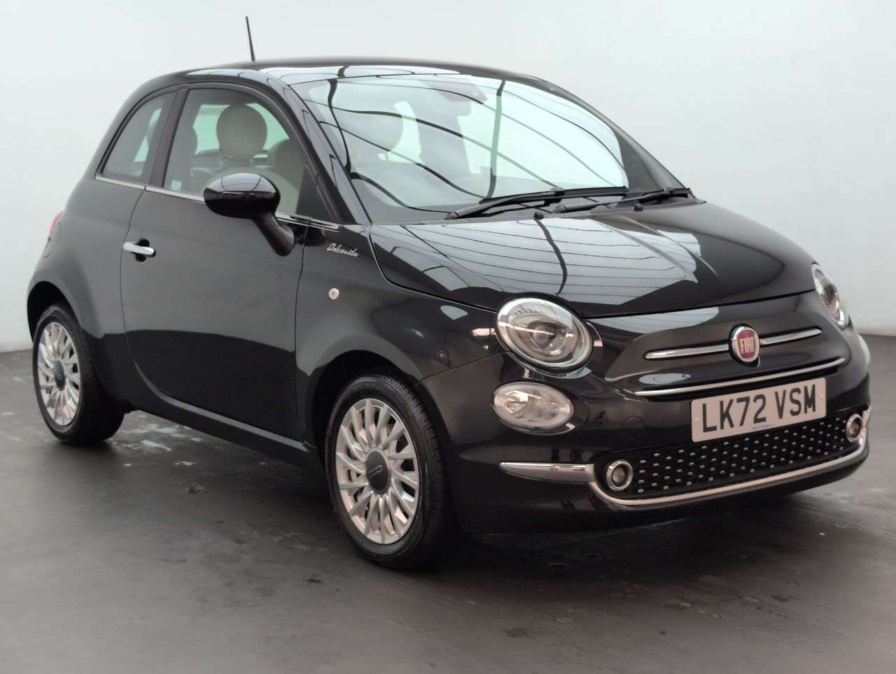 A 2022 FIAT 500 1.0 MHEV Dolcevita Hatchback 3dr Petrol Manual Euro 6 (s/s) (70 bhp) BLUETO A 2022 FIAT 500 1.0 MHEV Dolcevita Hatchback 3dr Petrol Manual Euro 6 (s/s) (70 bhp) BLUETO