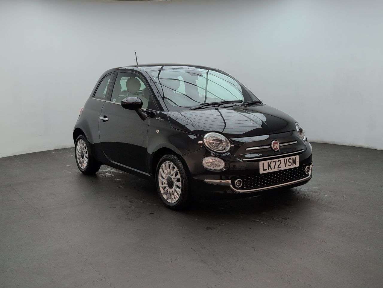 A 2022 FIAT 500 1.0 MHEV Dolcevita Hatchback 3dr Petrol Manual Euro 6 (s/s) (70 bhp) BLUETO A 2022 FIAT 500 1.0 MHEV Dolcevita Hatchback 3dr Petrol Manual Euro 6 (s/s) (70 bhp) BLUETO