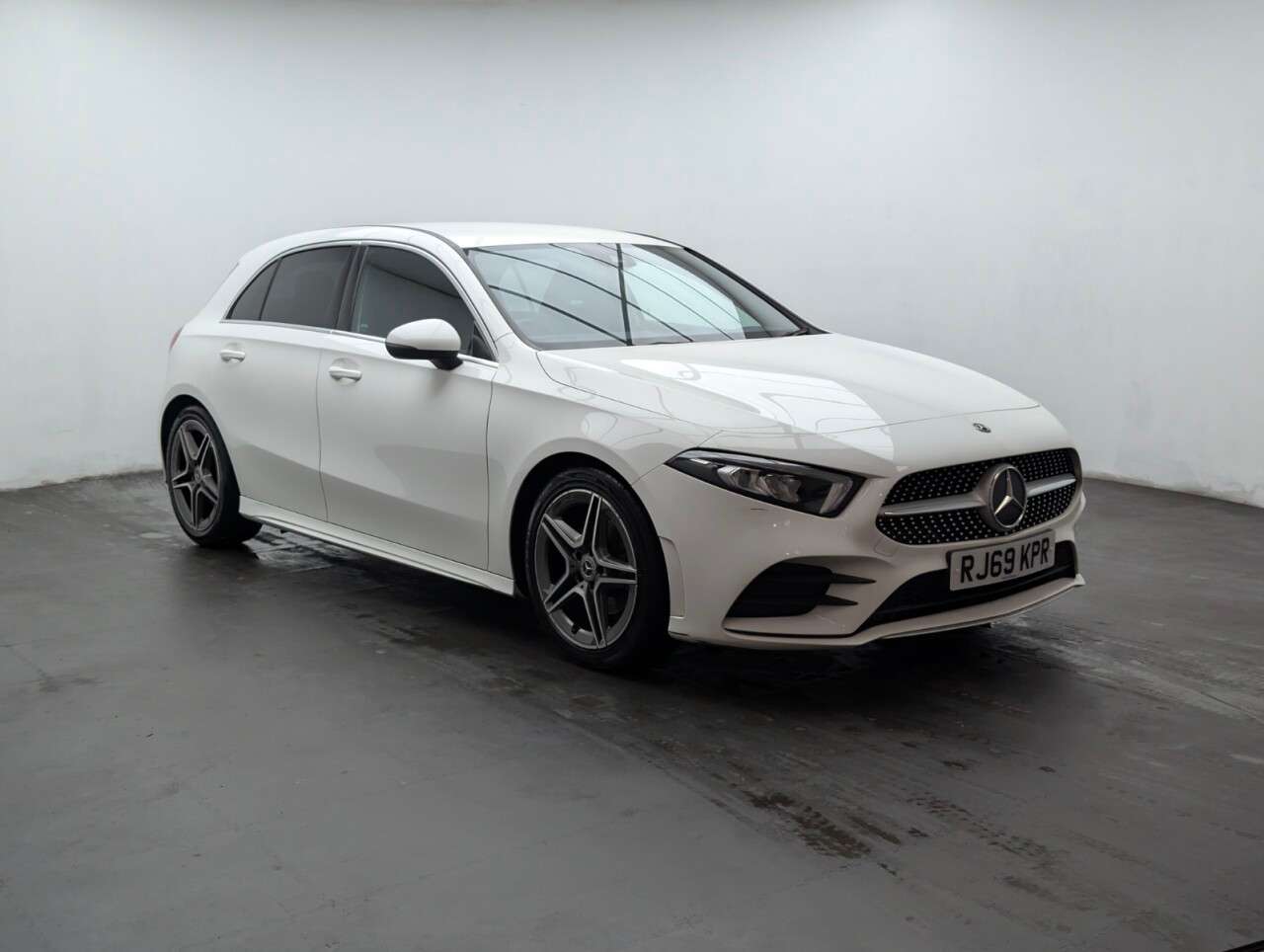 A 2019 MERCEDES-BENZ A-CLASS 1.3 A200 AMG Line Hatchback 5dr Petrol 7G-DCT Euro 6 (s/s) (163 ps) NAVIGAT A 2019 MERCEDES-BENZ A-CLASS 1.3 A200 AMG Line Hatchback 5dr Petrol 7G-DCT Euro 6 (s/s) (163 ps) NAVIGAT
