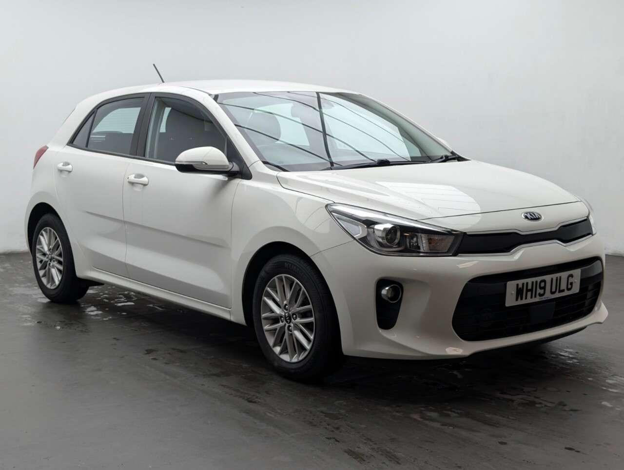 A 2019 KIA RIO 1.4 2 Hatchback 5dr Petrol Manual Euro 6 (s/s) (98 bhp) PARKING CAMERA+BLUE A 2019 KIA RIO 1.4 2 Hatchback 5dr Petrol Manual Euro 6 (s/s) (98 bhp) PARKING CAMERA+BLUE