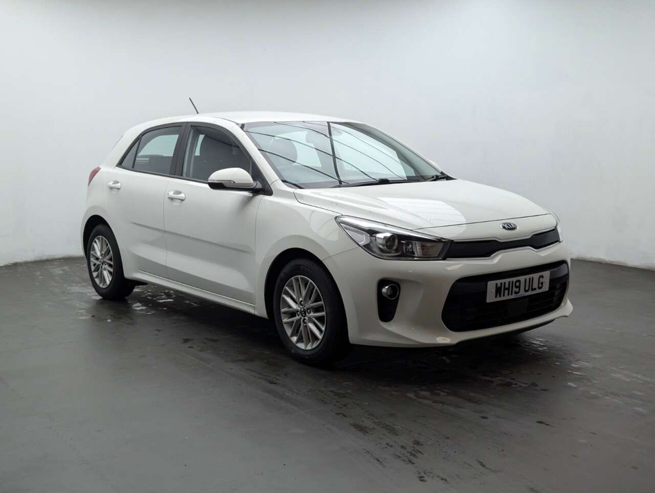 A 2019 KIA RIO 1.4 2 Hatchback 5dr Petrol Manual Euro 6 (s/s) (98 bhp) PARKING CAMERA+BLUE A 2019 KIA RIO 1.4 2 Hatchback 5dr Petrol Manual Euro 6 (s/s) (98 bhp) PARKING CAMERA+BLUE