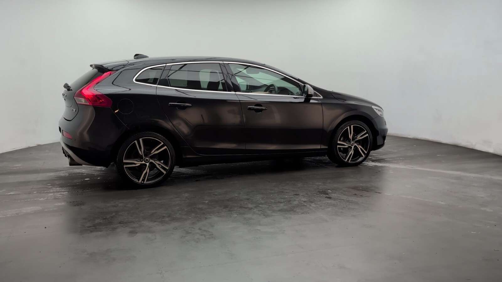 2019 VOLVO V40 2019 VOLVO V40