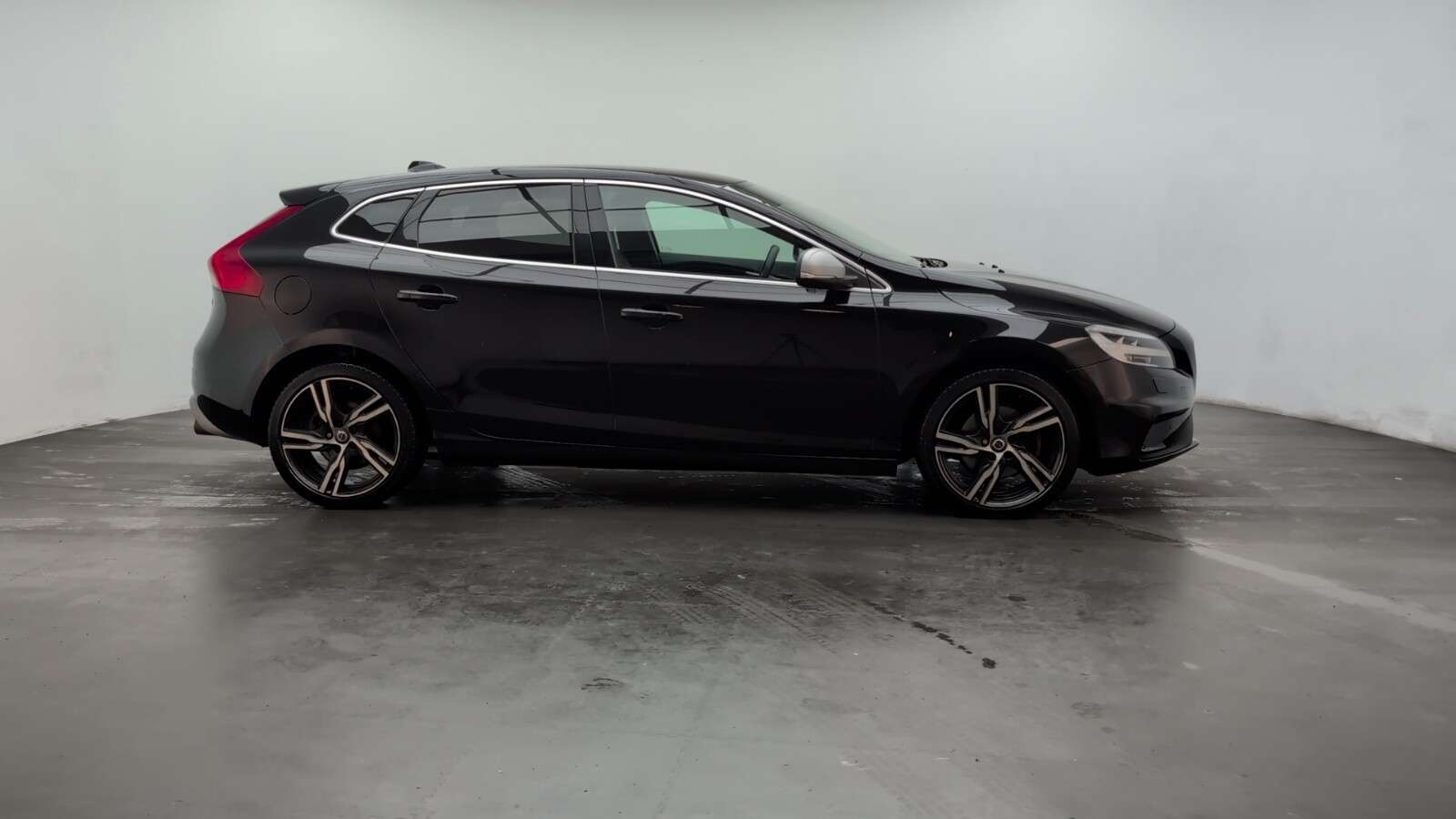 2019 VOLVO V40 2019 VOLVO V40