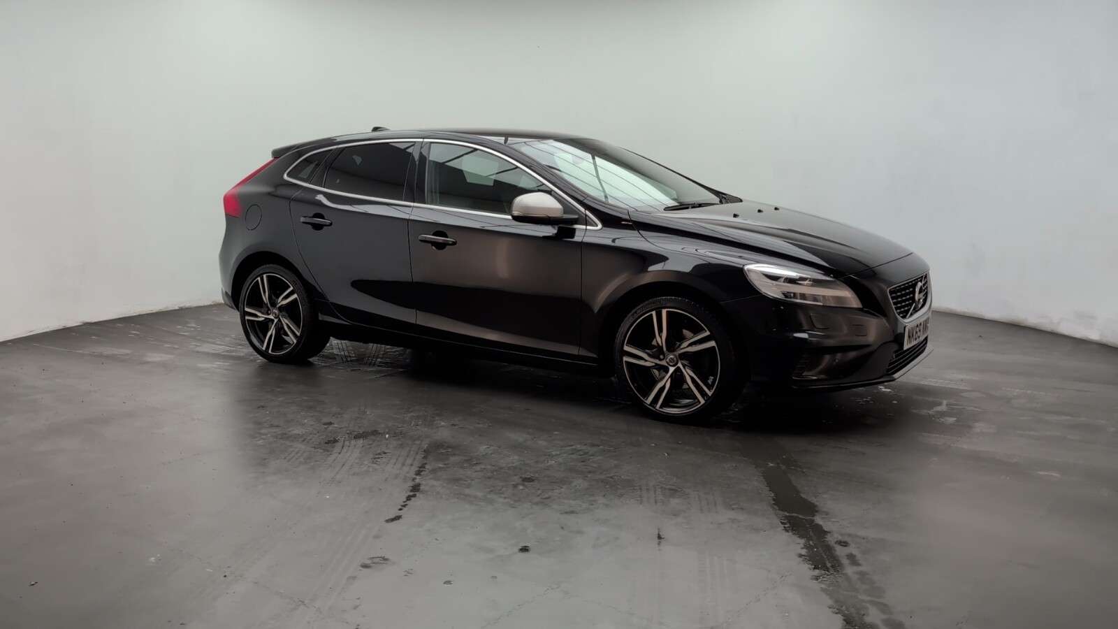 2019 VOLVO V40 2019 VOLVO V40