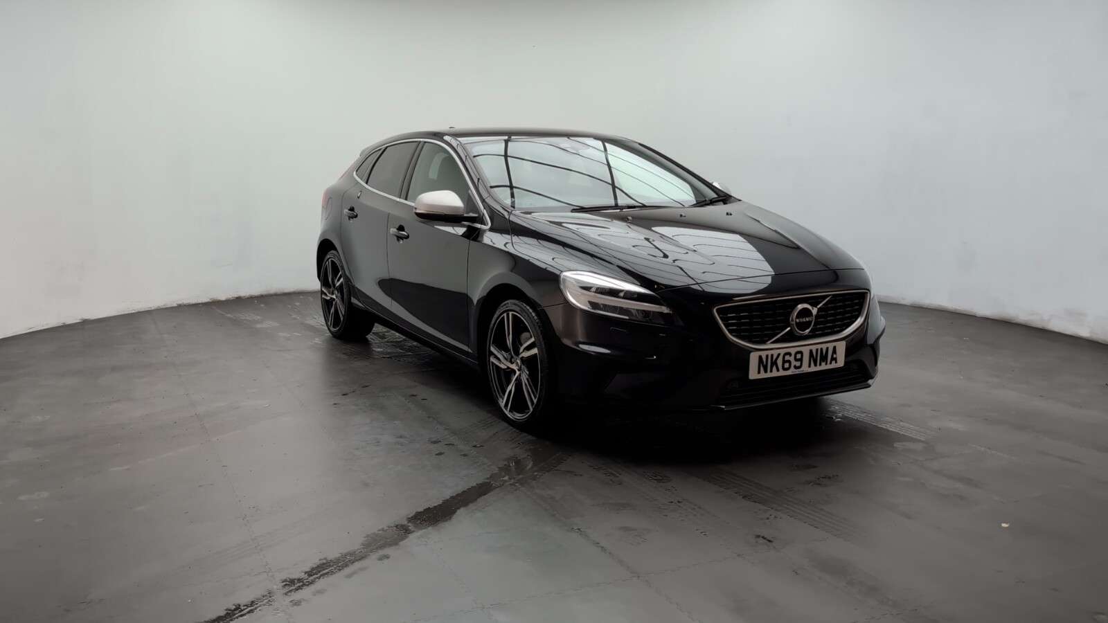 2019 VOLVO V40 2019 VOLVO V40