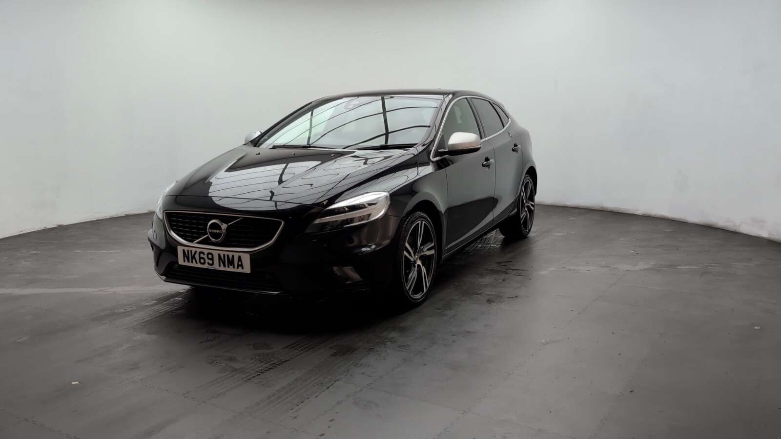 2019 VOLVO V40 2019 VOLVO V40