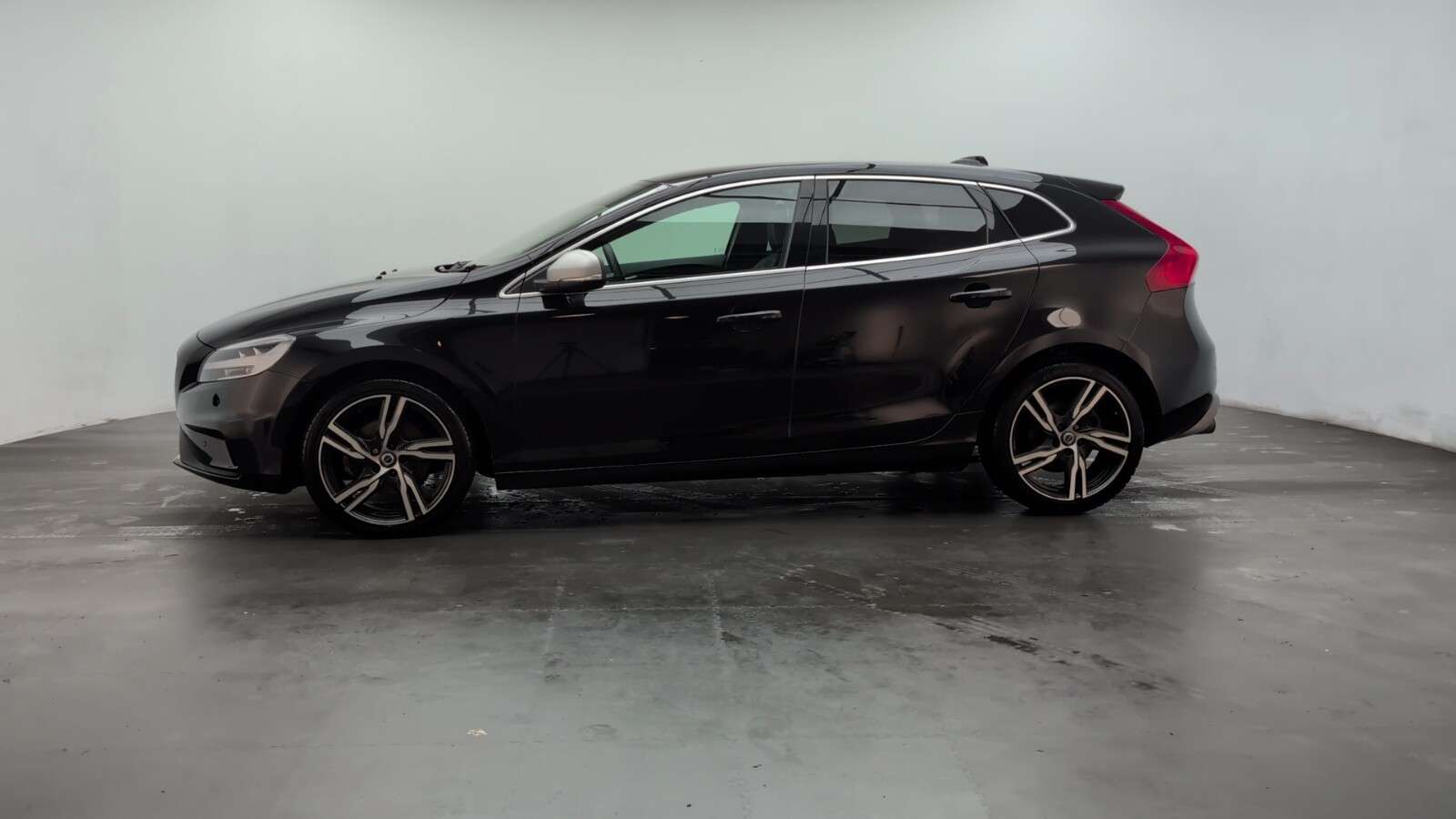 2019 VOLVO V40 2019 VOLVO V40