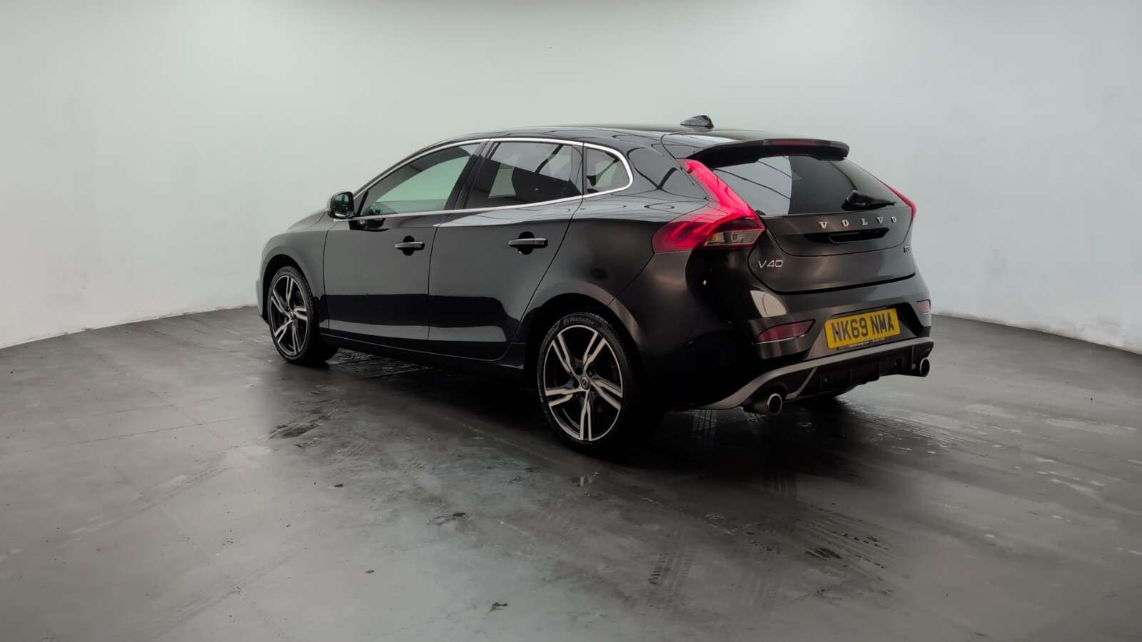 2019 VOLVO V40 2019 VOLVO V40