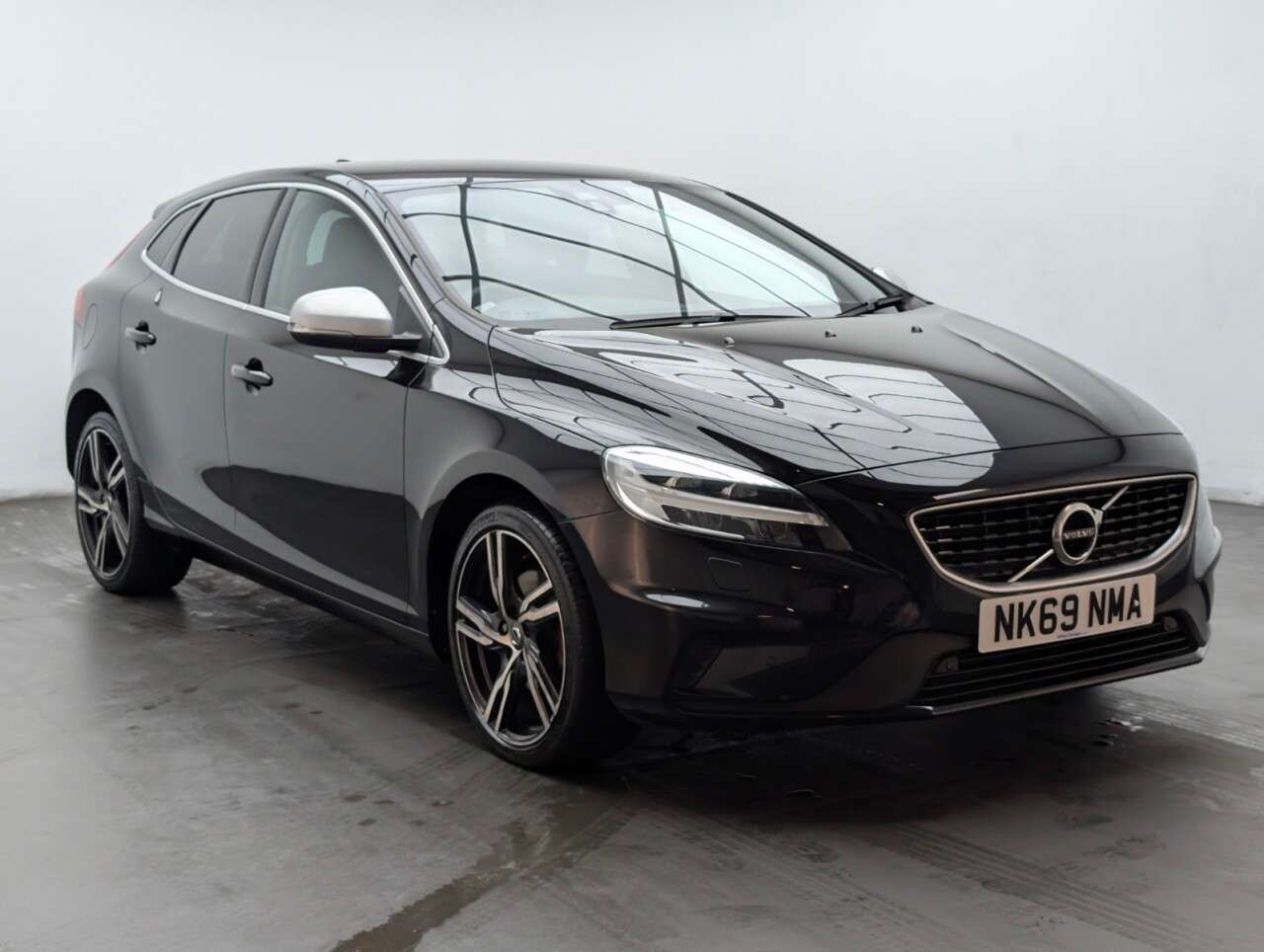 A 2019 VOLVO V40 2.0 T2 R-Design Edition Hatchback 5dr Petrol Manual Euro 6 (s/s) (122 ps) N A 2019 VOLVO V40 2.0 T2 R-Design Edition Hatchback 5dr Petrol Manual Euro 6 (s/s) (122 ps) N