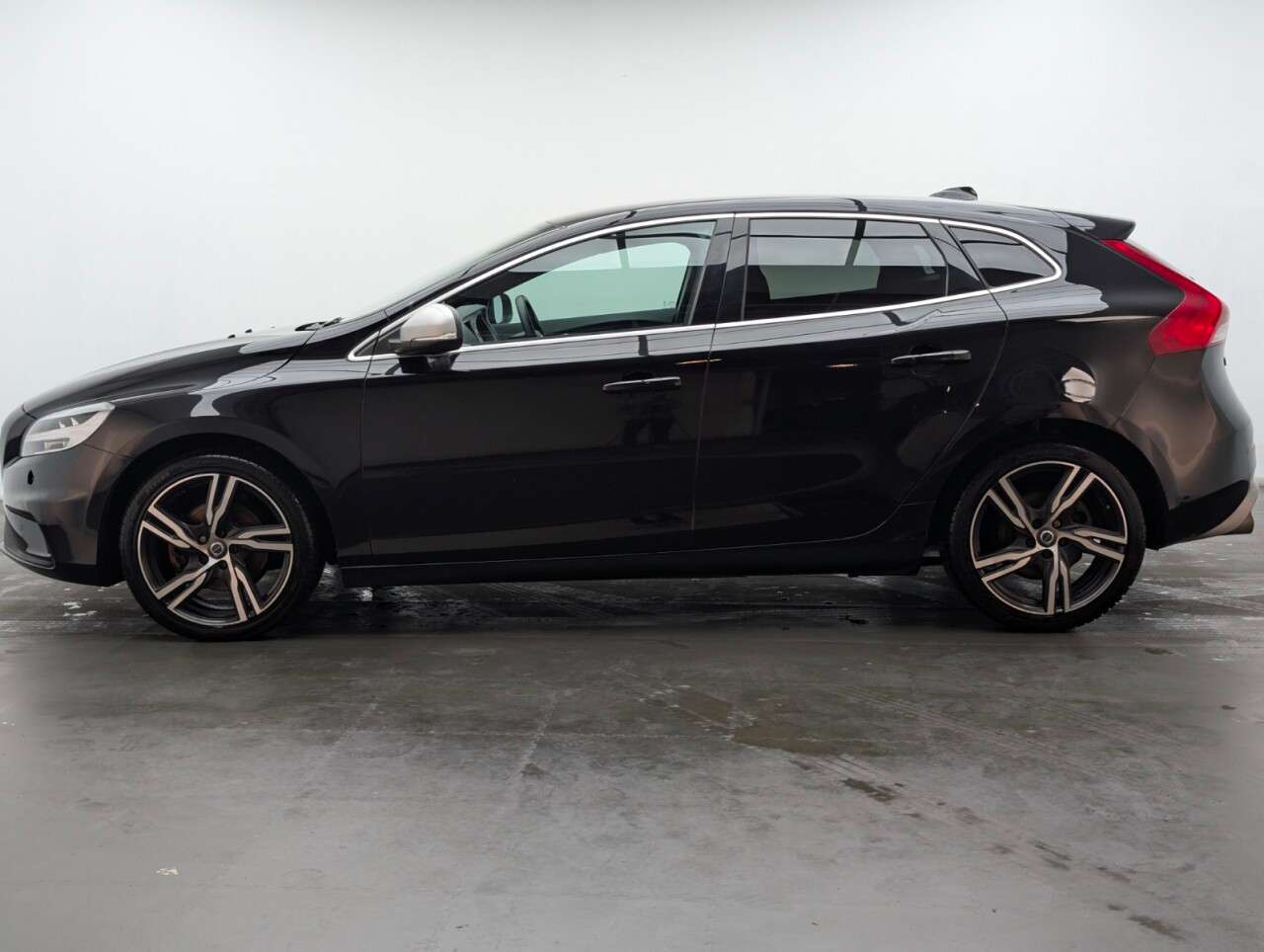 2019 VOLVO V40 2019 VOLVO V40