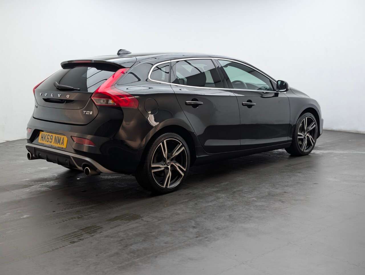 2019 VOLVO V40 2019 VOLVO V40