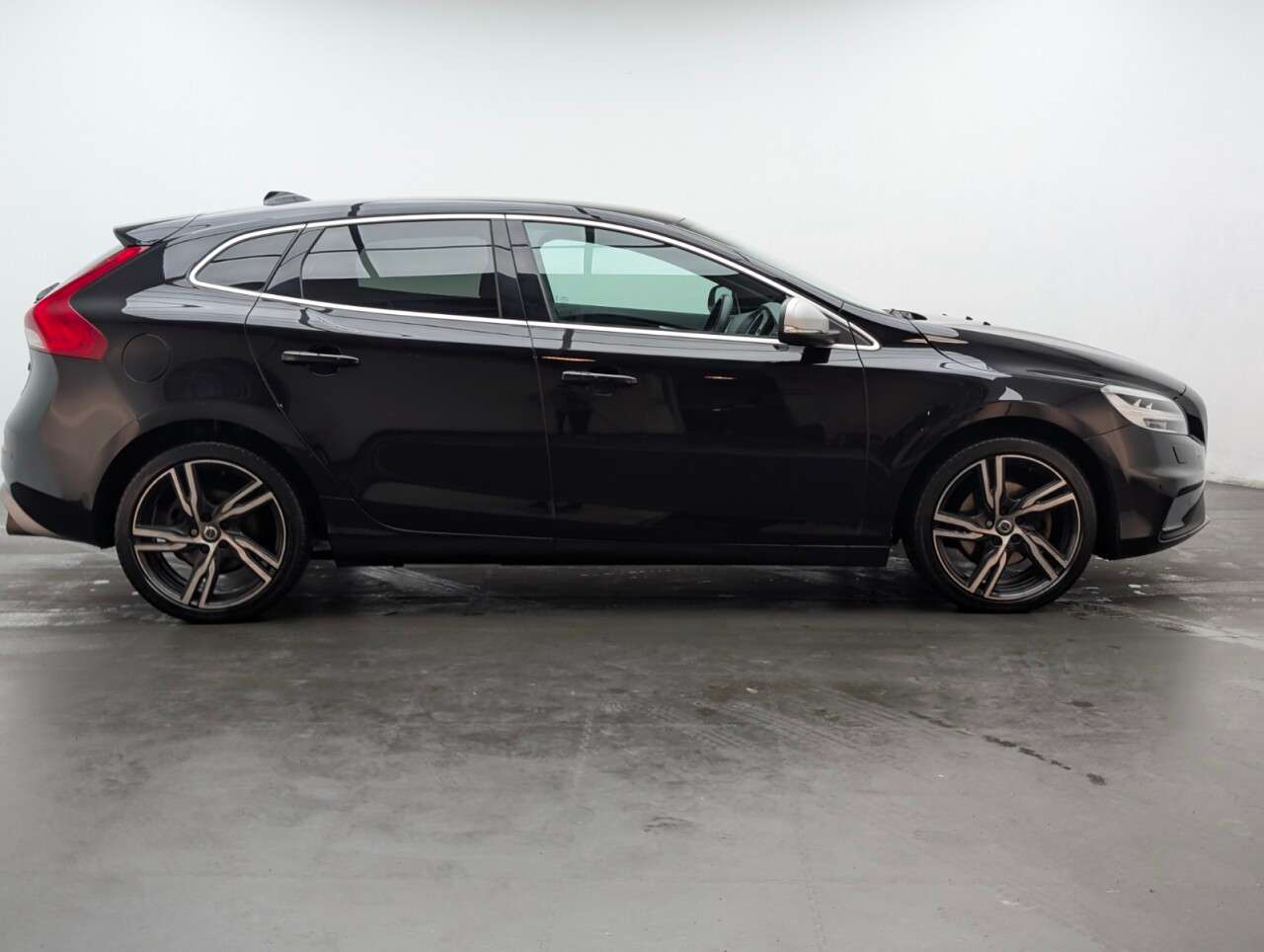 2019 VOLVO V40 2019 VOLVO V40