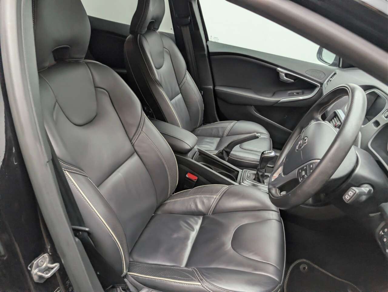 2019 VOLVO V40 2019 VOLVO V40