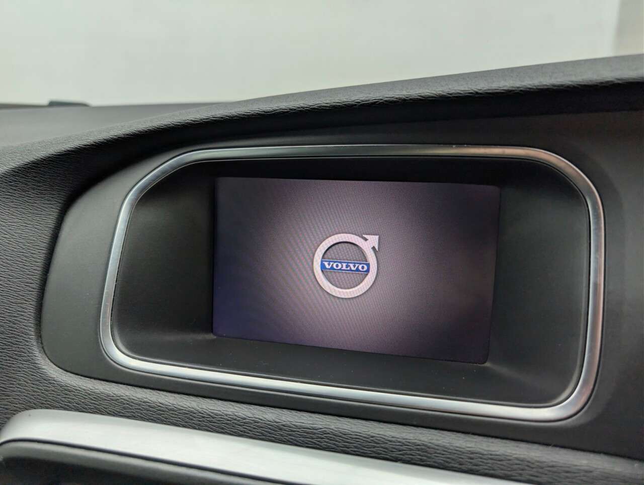 2019 VOLVO V40 2019 VOLVO V40