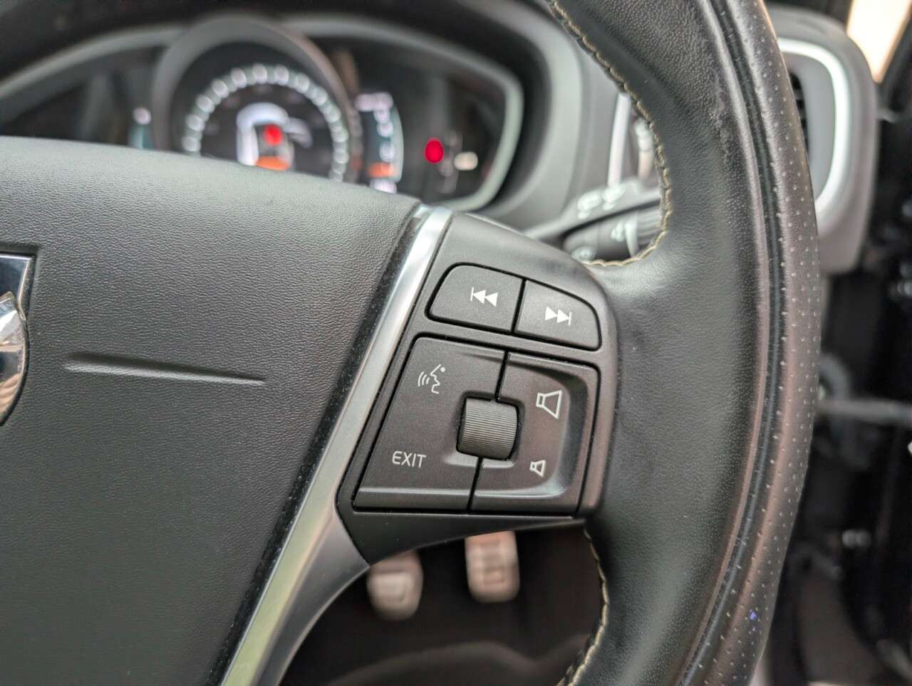 2019 VOLVO V40 2019 VOLVO V40