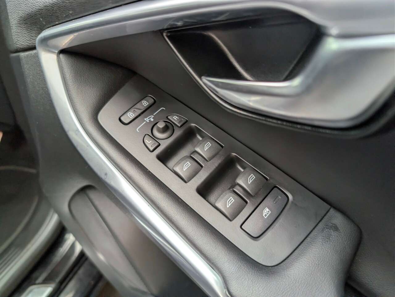 2019 VOLVO V40 2019 VOLVO V40