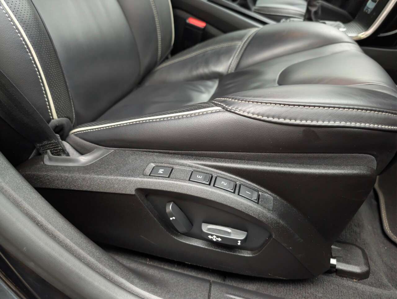 2019 VOLVO V40 2019 VOLVO V40