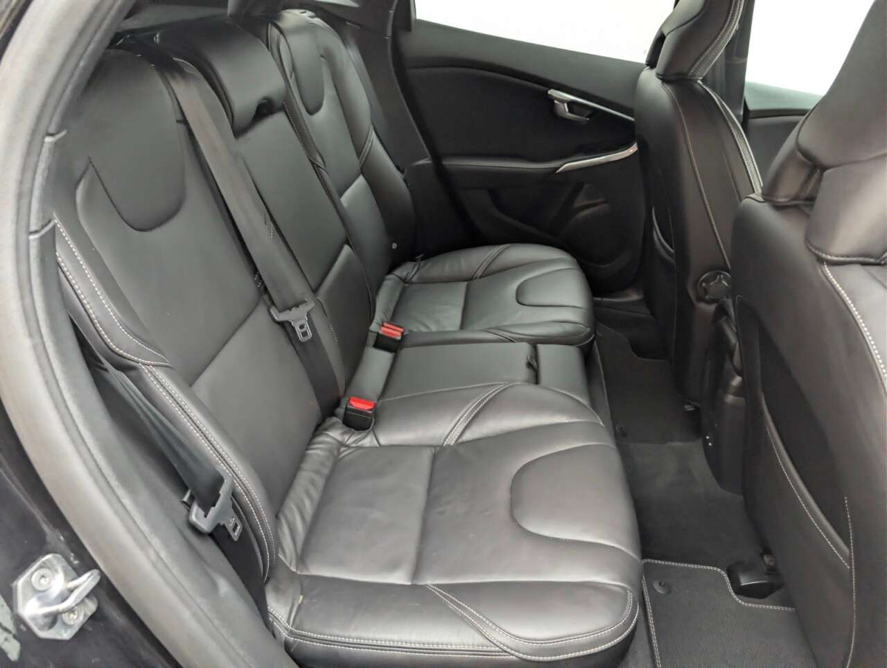 2019 VOLVO V40 2019 VOLVO V40