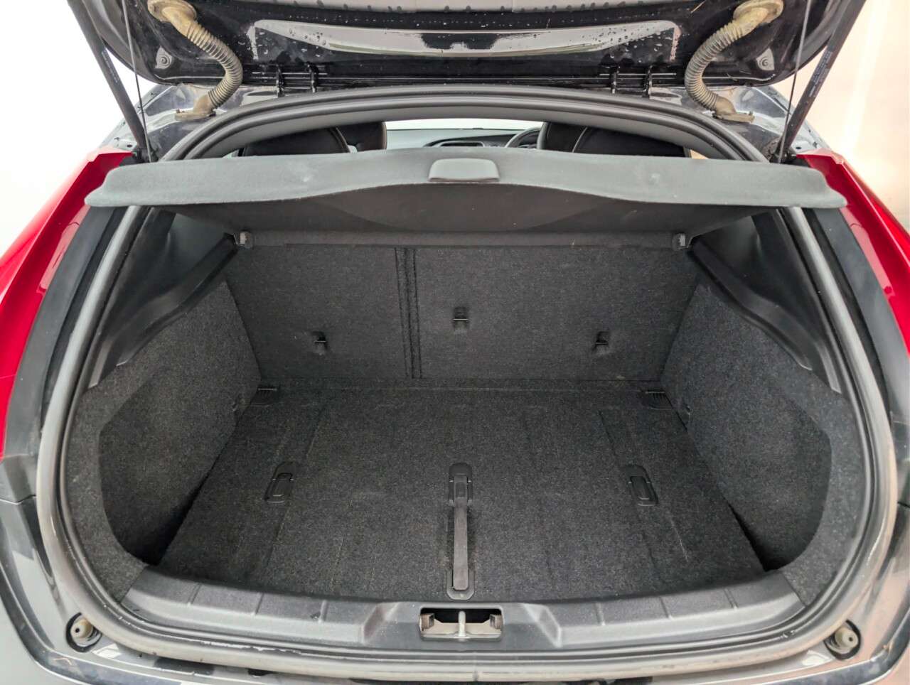 2019 VOLVO V40 2019 VOLVO V40