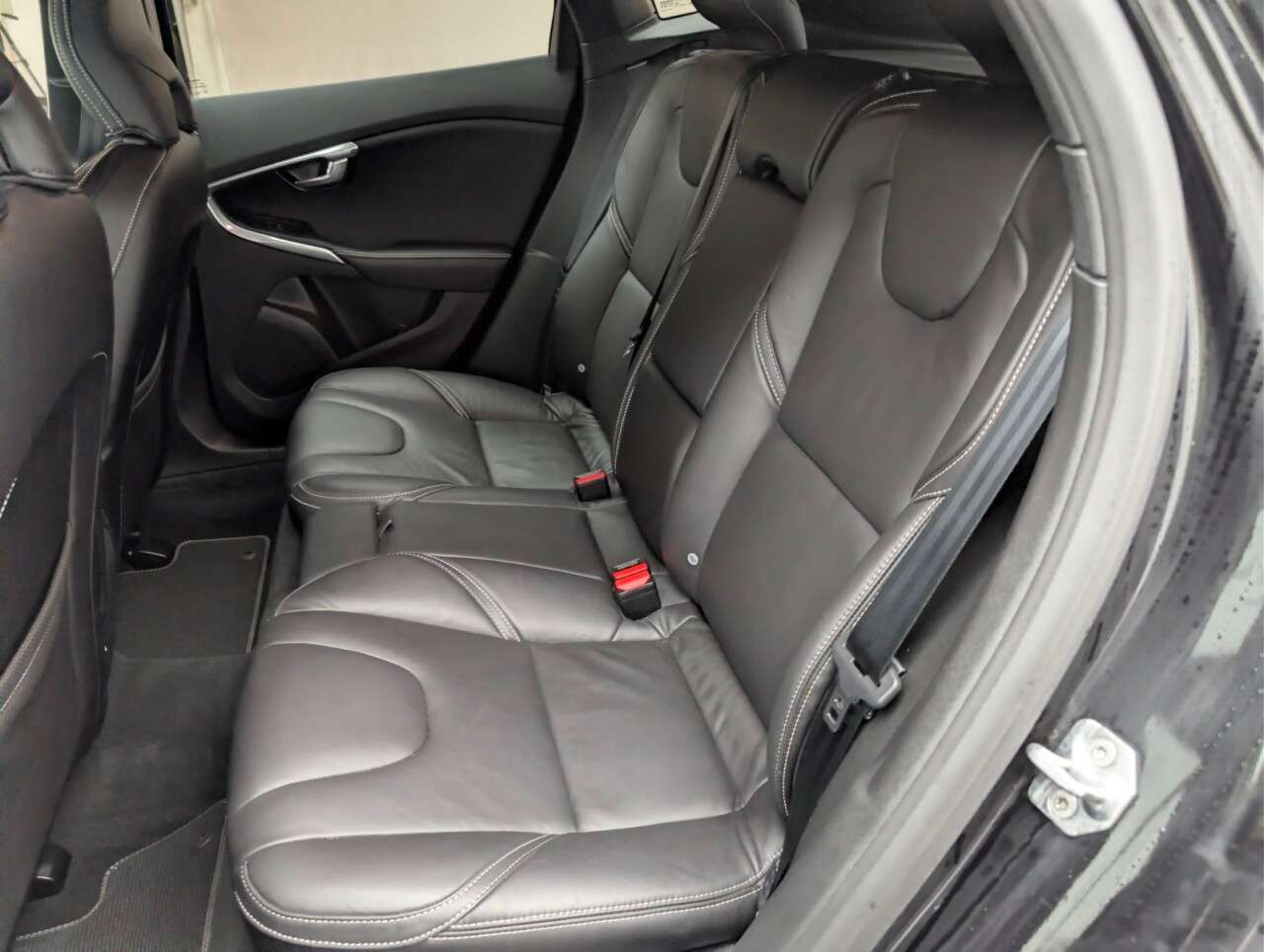 2019 VOLVO V40 2019 VOLVO V40