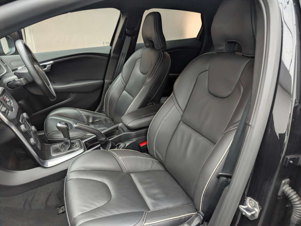 2019 VOLVO V40 2019 VOLVO V40