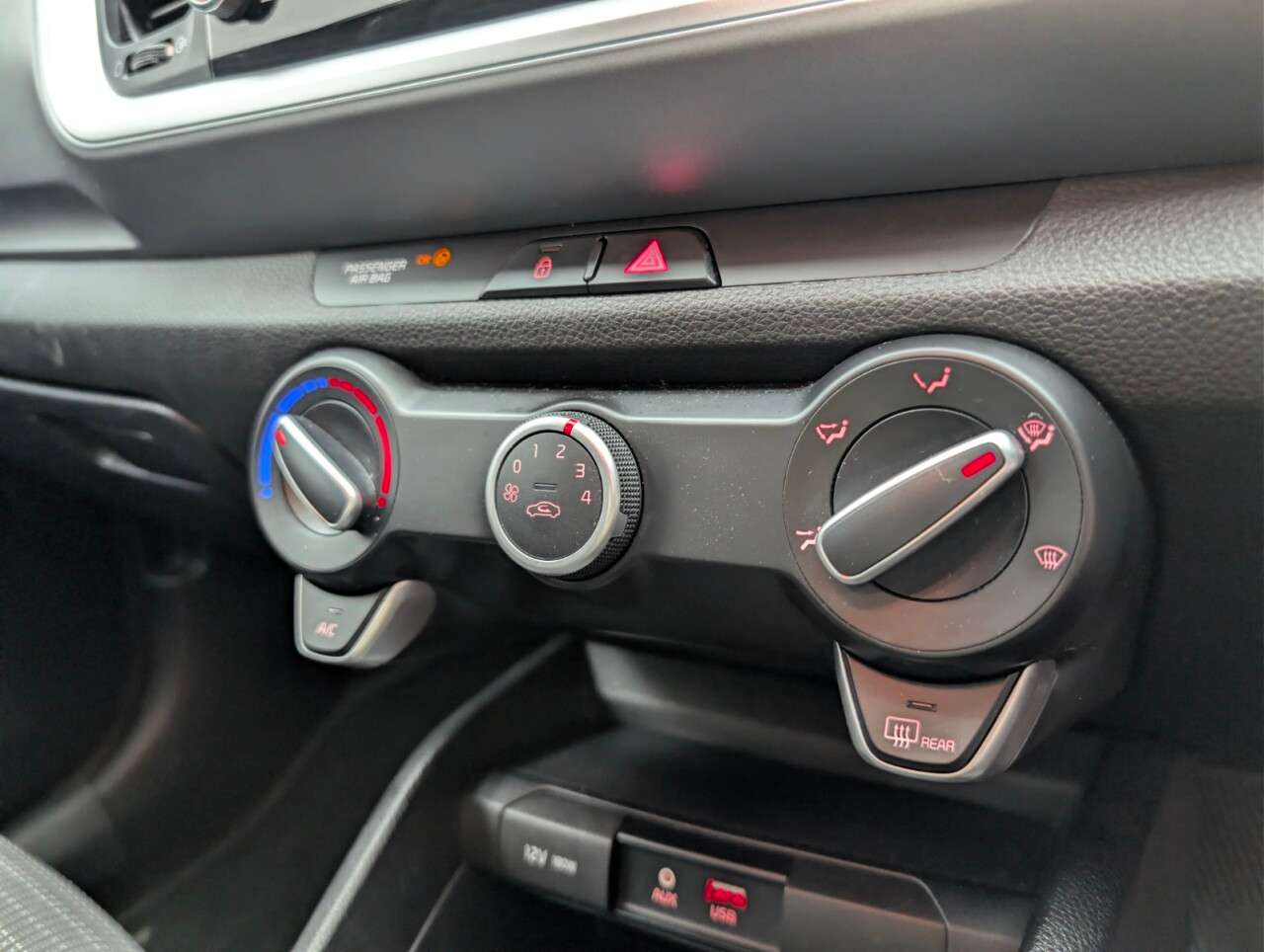 2019 KIA STONIC 2019 KIA STONIC