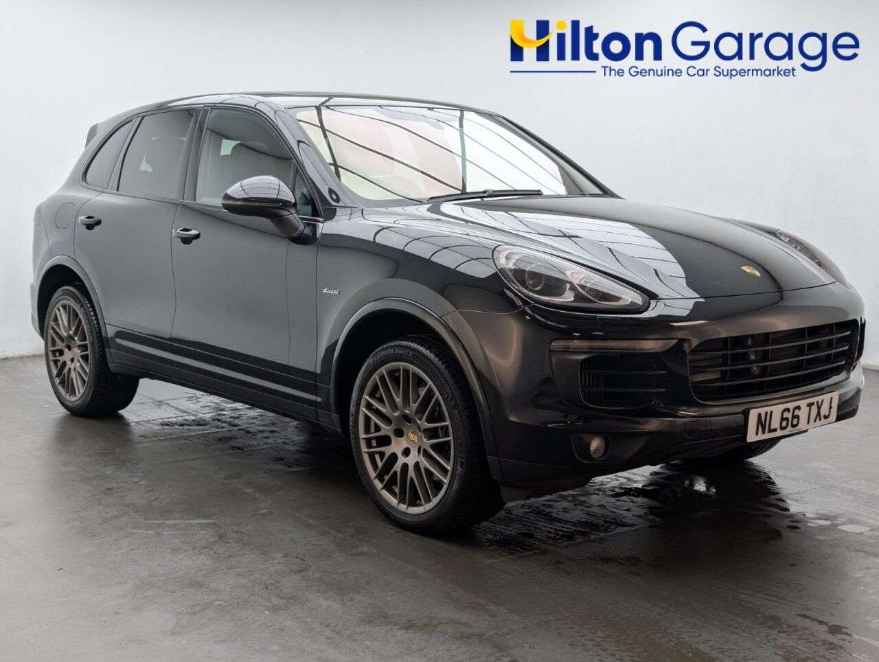 A 2016 PORSCHE CAYENNE 3.0 TD V6 Platinum Edition SUV 5dr Diesel TiptronicS 4WD Euro 6 (s/s) (262 A 2016 PORSCHE CAYENNE 3.0 TD V6 Platinum Edition SUV 5dr Diesel TiptronicS 4WD Euro 6 (s/s) (262