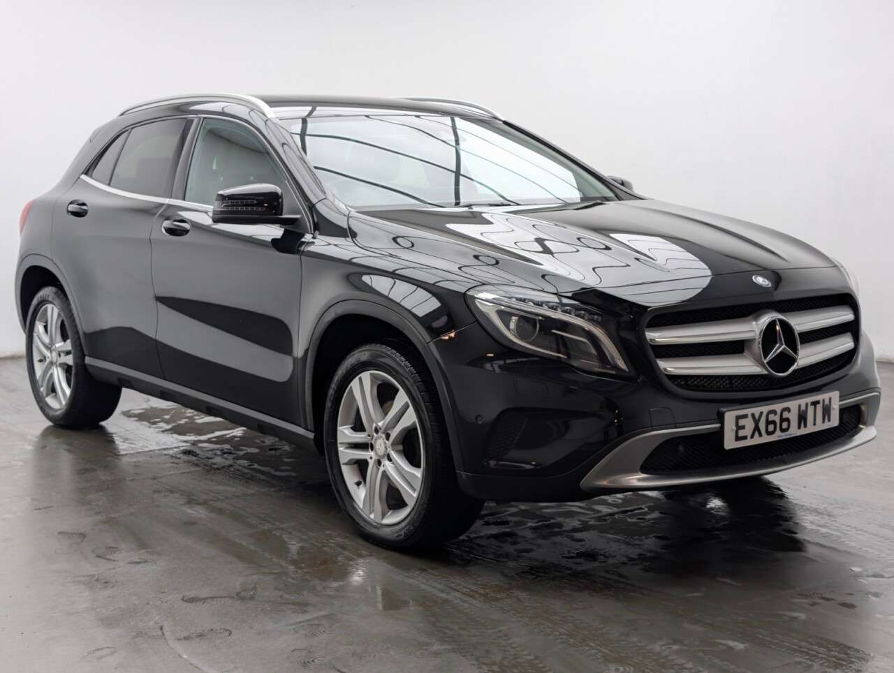 A 2016 MERCEDES-BENZ 180 2.1 GLA200d Sport (Premium) SUV 5dr Diesel 7G-DCT 4MATIC Euro 6 (s/s) (136 A 2016 MERCEDES-BENZ 180 2.1 GLA200d Sport (Premium) SUV 5dr Diesel 7G-DCT 4MATIC Euro 6 (s/s) (136
