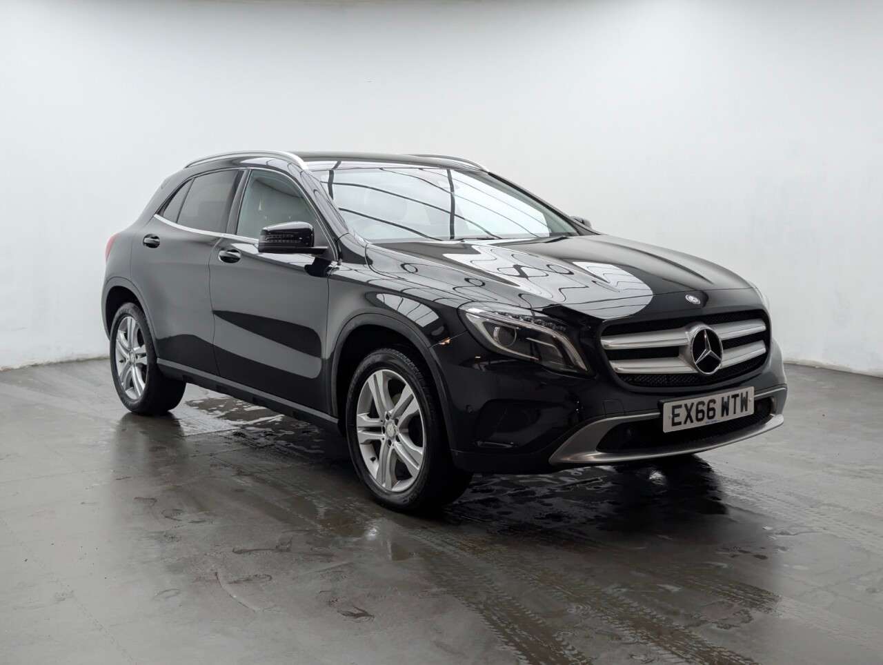 A 2016 MERCEDES-BENZ 180 2.1 GLA200d Sport (Premium) SUV 5dr Diesel 7G-DCT 4MATIC Euro 6 (s/s) (136 A 2016 MERCEDES-BENZ 180 2.1 GLA200d Sport (Premium) SUV 5dr Diesel 7G-DCT 4MATIC Euro 6 (s/s) (136